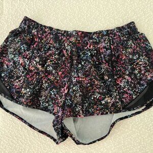Lululemon Hotty Hot Shorts Low Rise 2.5